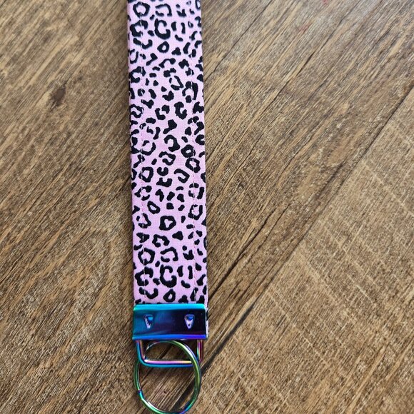 Crafty & Posh Pink Cheetah Print Handmade Key Wristlet - Picture 3 of 3